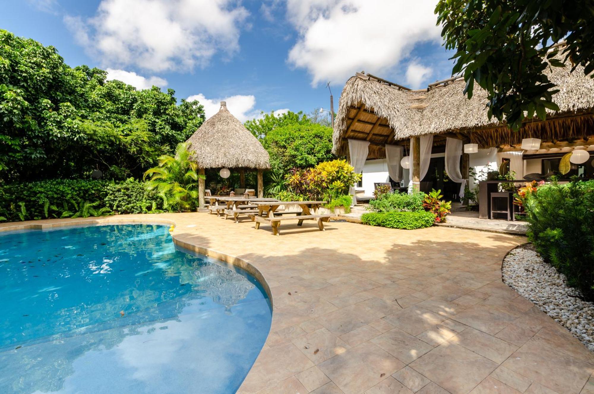 Villa Magical Wonderkoi House In A Japanese Koi Garden Miami Exterior foto